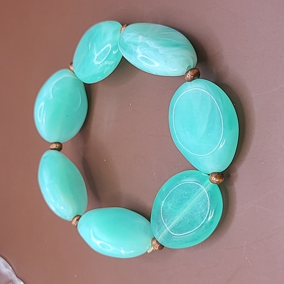 Two green faux stone stretch bracelets - Picture 2 of 5